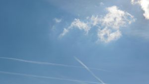 avions-trainees-et-nuages